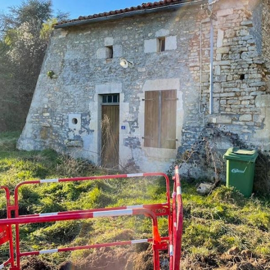 Agence Immobilière Berland Bennett : Maison / Villa | SAUZE-VAUSSAIS (79190) | 38.00m2 | 19 900 € Agence Immobilière Berland Bennett : Maison / Villa | SAUZE-VAUSSAIS (79190) | 38.00m2 | 19 900 €