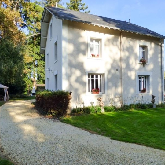 Agence Immobilière Berland Bennett : Appartement | CHEF-BOUTONNE (79110) | 160.00m2 | 265 000 € Agence Immobilière Berland Bennett : Appartement | CHEF-BOUTONNE (79110) | 160.00m2 | 265 000 €