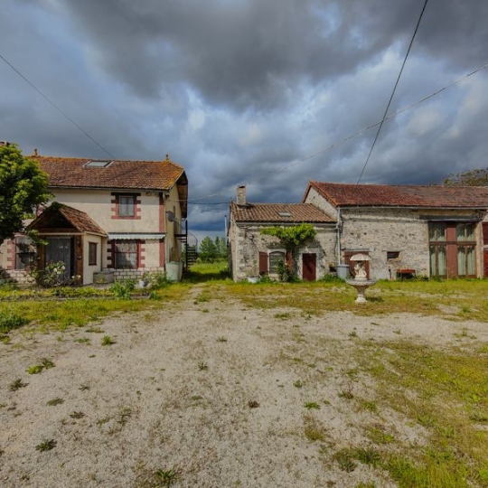Agence Immobilière Berland Bennett : Maison / Villa | CHAUNAY (86510) | 308.00m2 | 285 900 € 