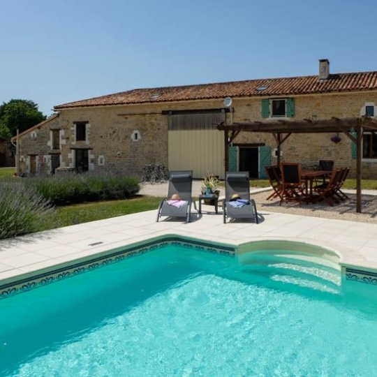 Agence Immobilière Berland Bennett : Maison / Villa | SAUZE-VAUSSAIS (79190) | 417.00m2 | 448 000 € 
