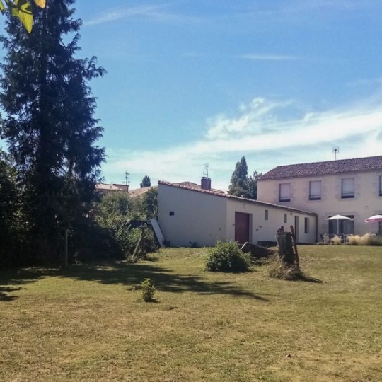 Agence Immobilière Berland Bennett : Maison / Villa | CHARROUX (86250) | 367.00m2 | 171 600 € 