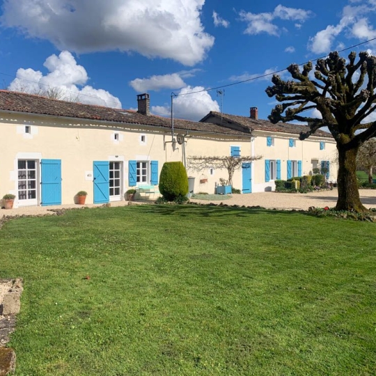 Agence Immobilière Berland Bennett : Maison / Villa | SAUZE-VAUSSAIS (79190) | 303.00m2 | 379 800 € Agence Immobilière Berland Bennett : Maison / Villa | SAUZE-VAUSSAIS (79190) | 303.00m2 | 379 800 €