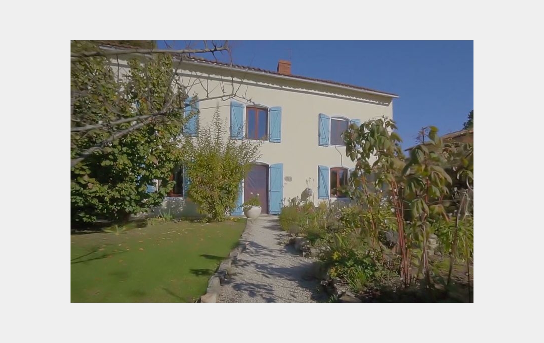 Agence Immobilière Berland Bennett : Maison / Villa | RUFFEC (16700) | 204 m2 | 254 200 € 