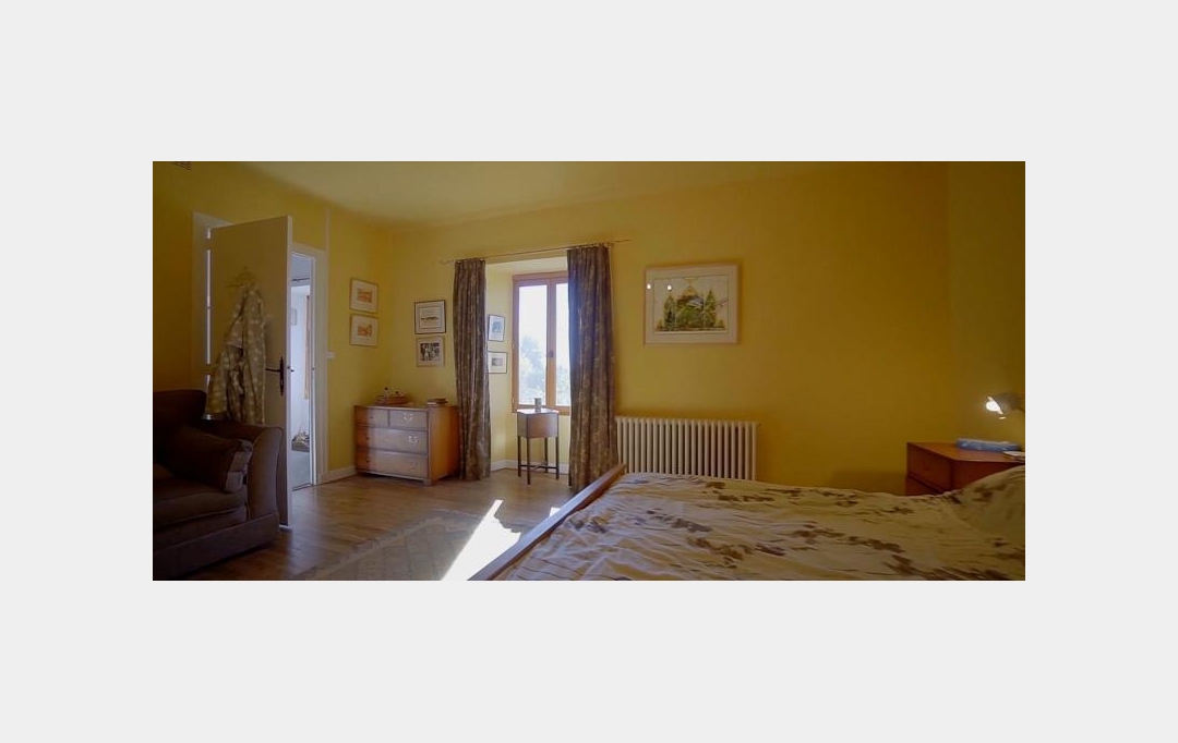 Agence Immobilière Berland Bennett : Maison / Villa | RUFFEC (16700) | 204 m2 | 263 940 € 
