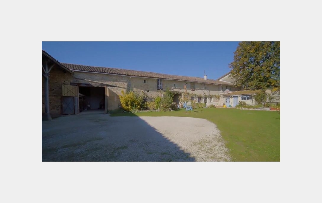 Agence Immobilière Berland Bennett : Maison / Villa | RUFFEC (16700) | 204 m2 | 263 940 € 