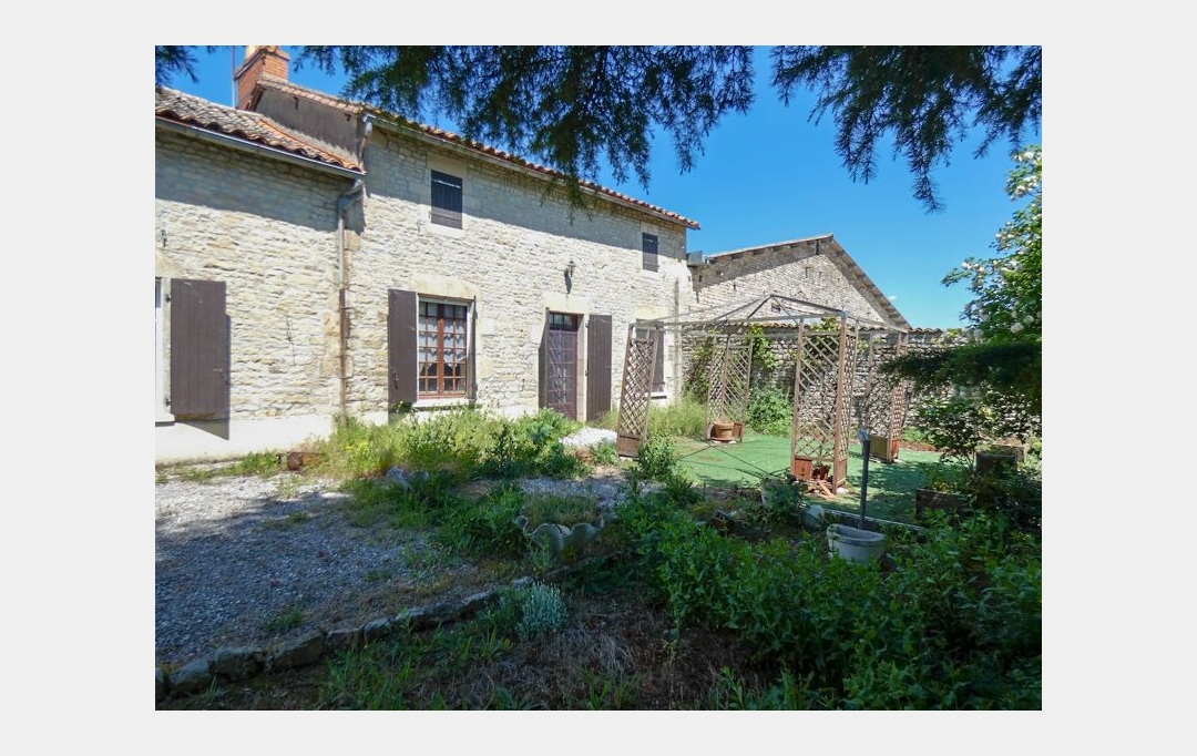 Agence Immobilière Berland Bennett : Maison / Villa | LEZAY (79120) | 243 m2 | 160 000 € 