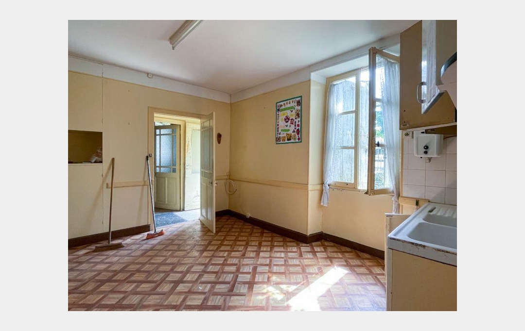 Agence Immobilière Berland Bennett : Maison / Villa | SAUZE-VAUSSAIS (79190) | 214 m2 | 57 500 € 