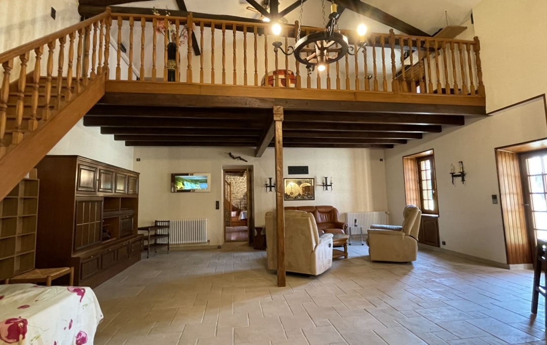 Agence Immobilière Berland Bennett : Maison / Villa | LEZAY (79120) | 230 m2 | 228 300 € 