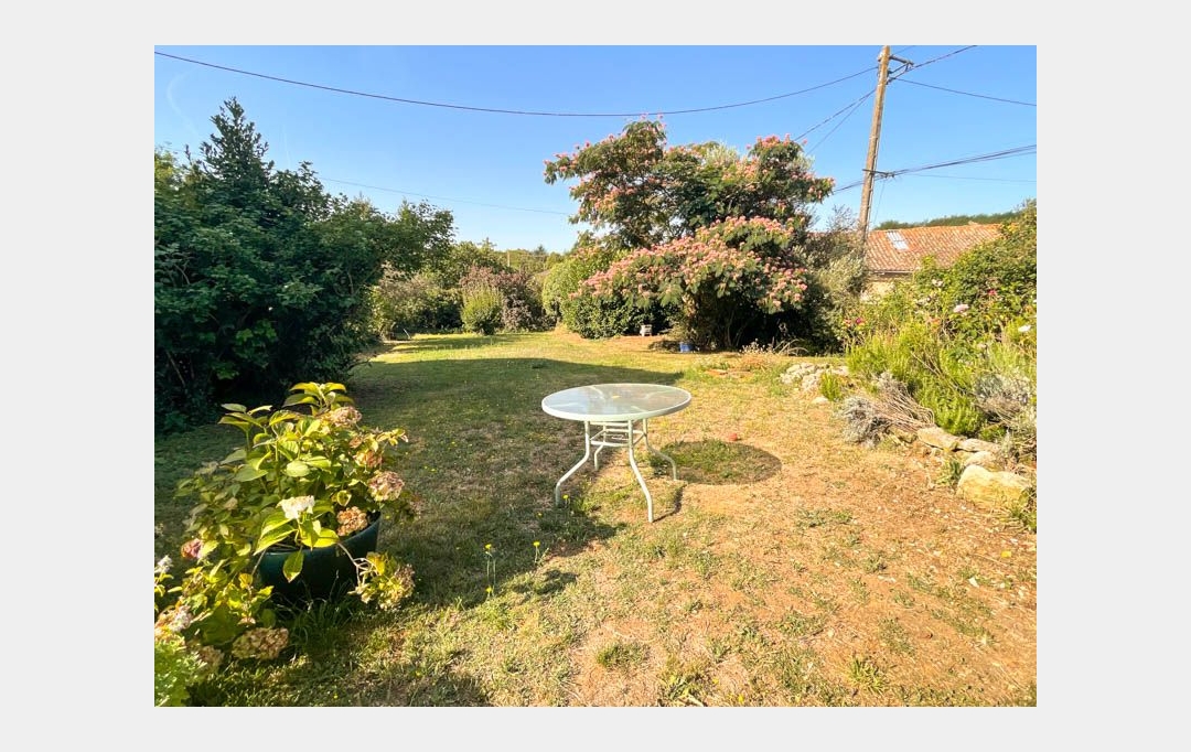 Agence Immobilière Berland Bennett : Maison / Villa | SAUZE-VAUSSAIS (79190) | 220 m2 | 148 000 € 