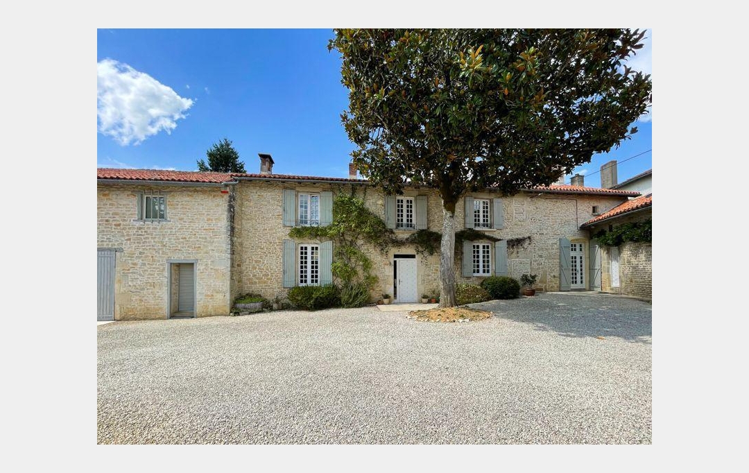 Agence Immobilière Berland Bennett : House | CIVRAY (86400) | 355 m2 | 445 000 € 