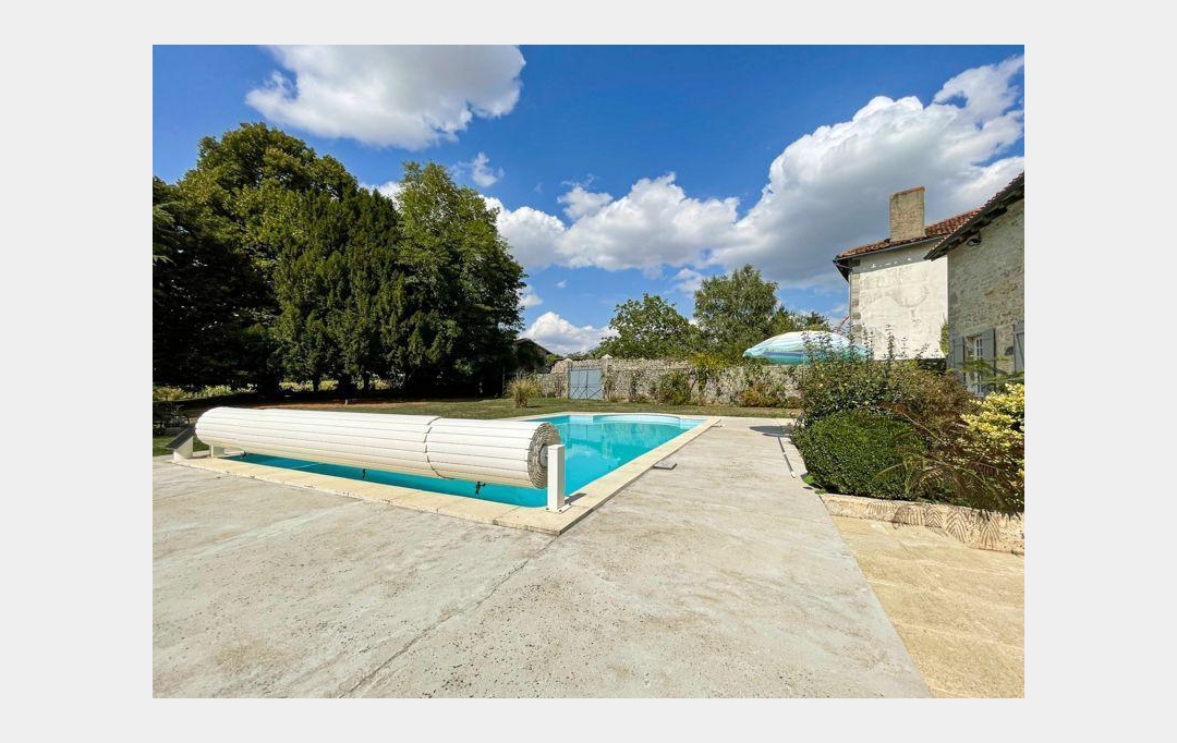 Agence Immobilière Berland Bennett : Maison / Villa | CIVRAY (86400) | 355 m2 | 445 000 € 