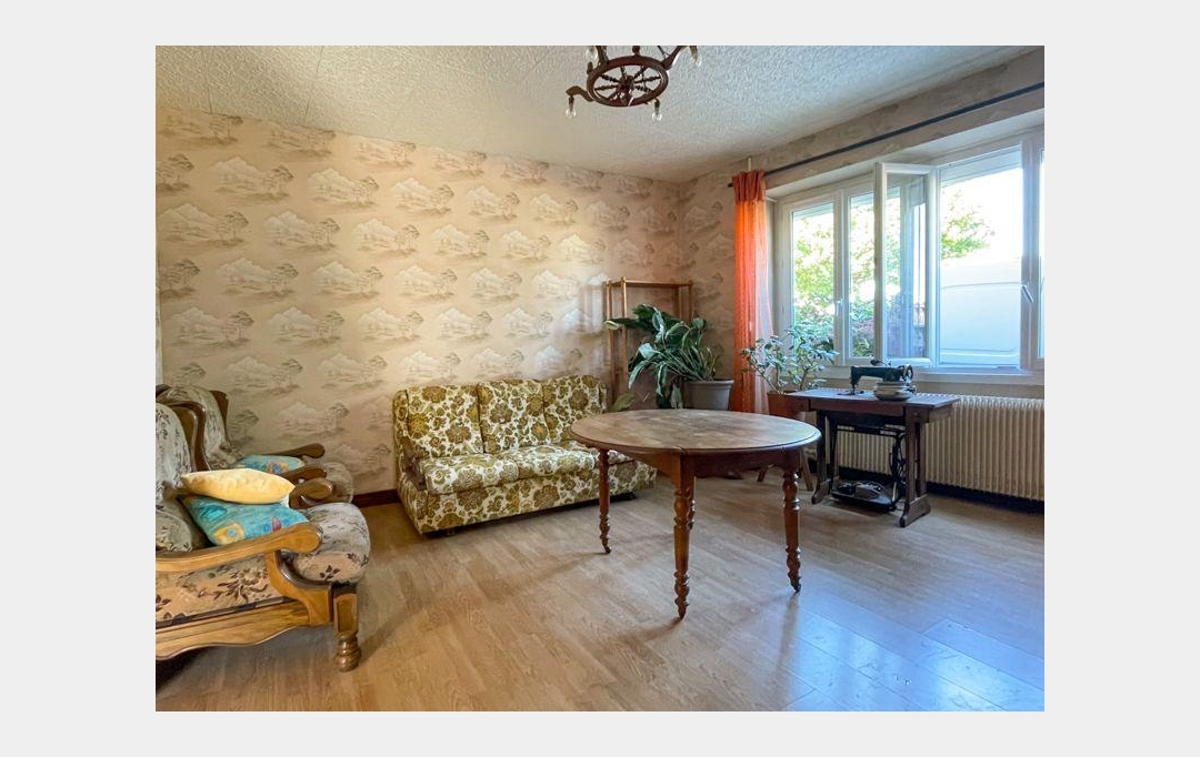 Agence Immobilière Berland Bennett : Maison / Villa | RUFFEC (16700) | 126 m2 | 99 800 € 
