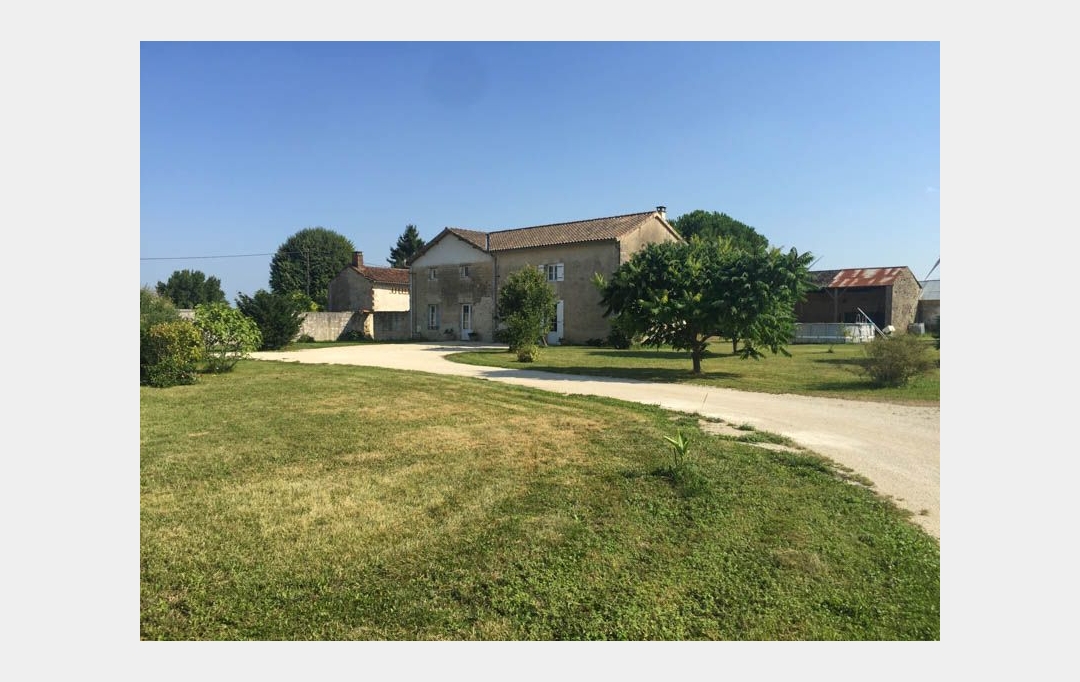 Agence Immobilière Berland Bennett : Maison / Villa | RUFFEC (16700) | 300 m2 | 337 600 € 