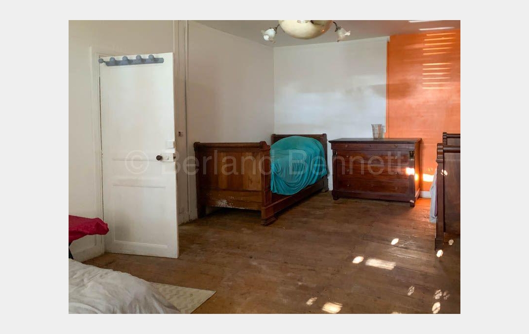 Agence Immobilière Berland Bennett : Maison / Villa | BRIOUX-SUR-BOUTONNE (79170) | 200 m2 | 77 480 € 