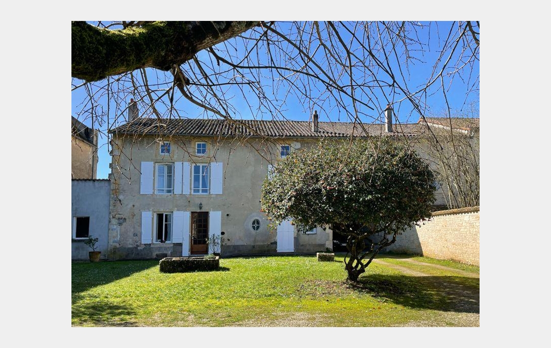 Agence Immobilière Berland Bennett : Maison / Villa | SAUZE-VAUSSAIS (79190) | 207 m2 | 223 000 € 