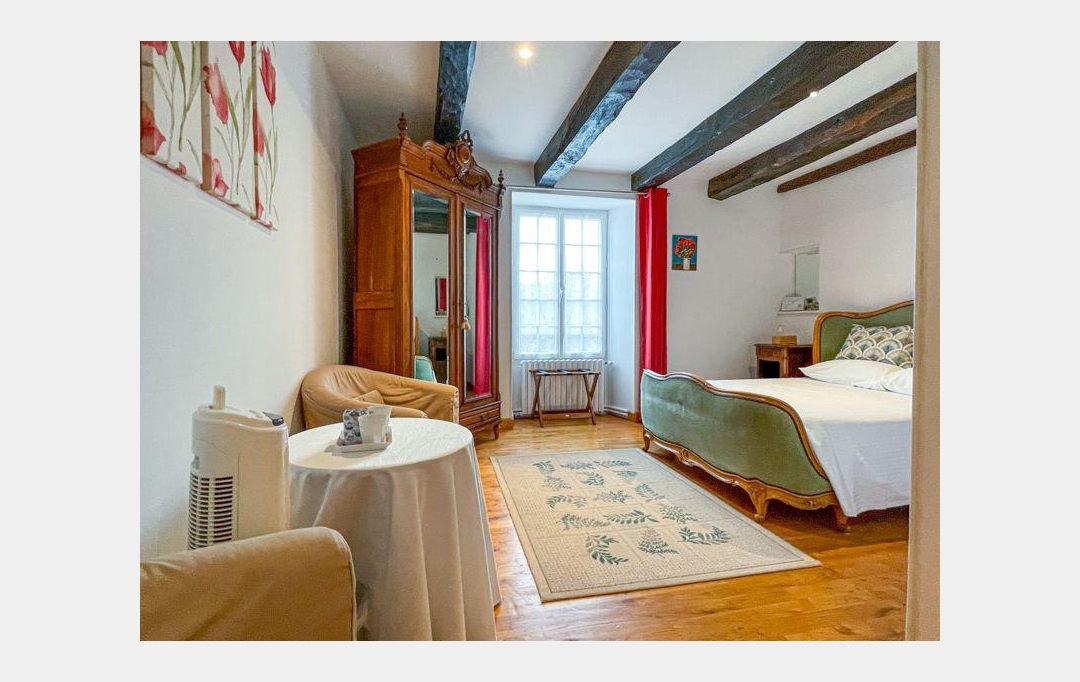 Agence Immobilière Berland Bennett : House | CIVRAY (86400) | 260 m2 | 368 000 € 