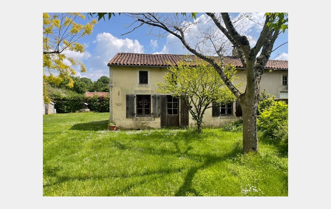Agence Immobilière Berland Bennett : Maison / Villa | CIVRAY (86400) | 158 m2 | 119 000 € 
