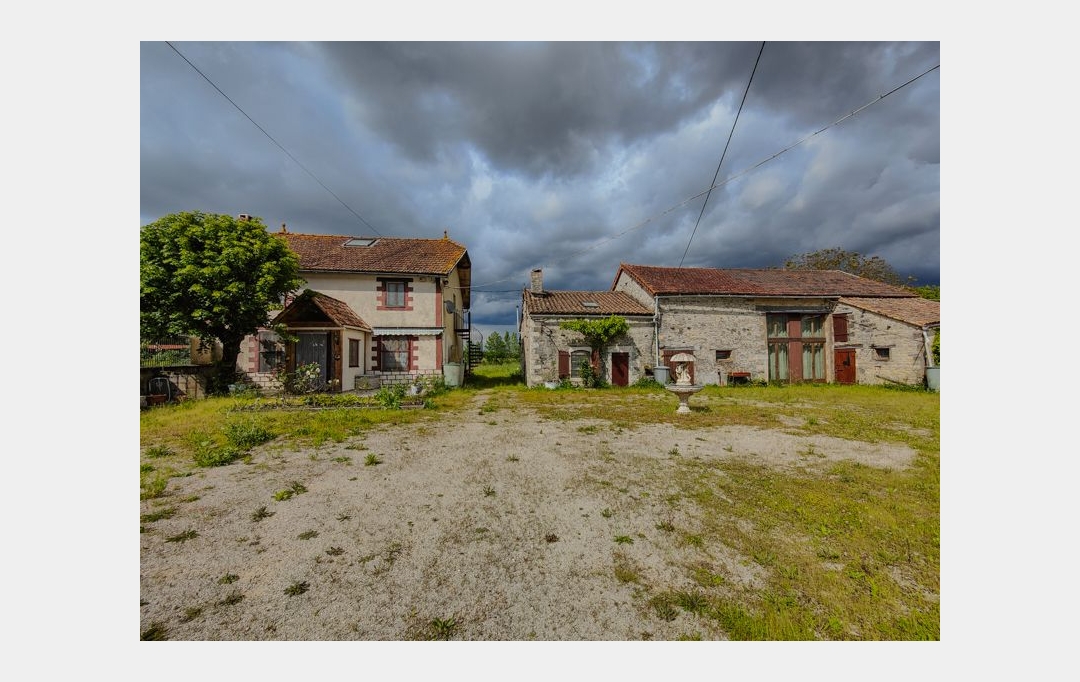 Agence Immobilière Berland Bennett : Maison / Villa | CHAUNAY (86510) | 308 m2 | 285 900 € 