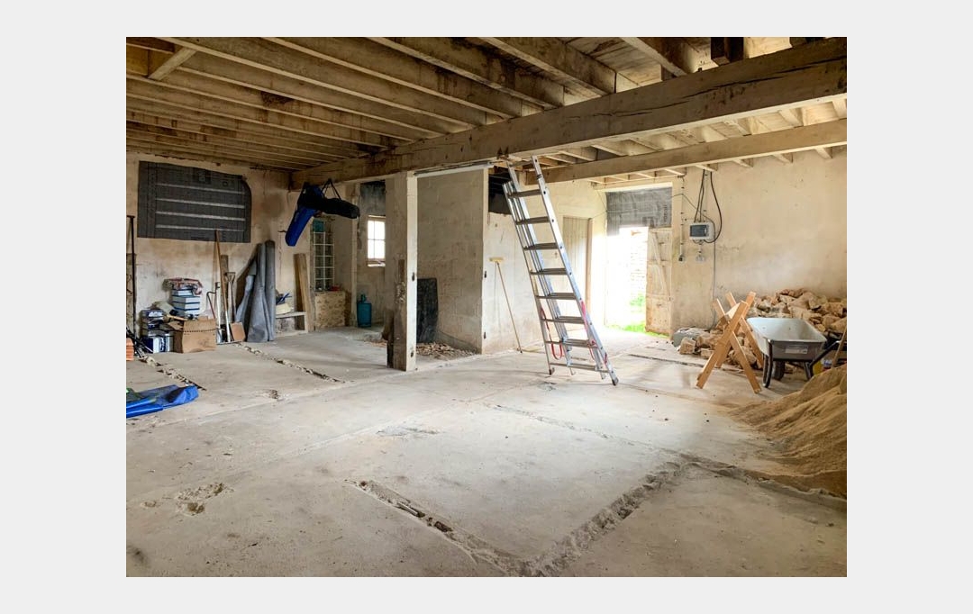 Agence Immobilière Berland Bennett : Maison / Villa | SAUZE-VAUSSAIS (79190) | 200 m2 | 30 000 € 