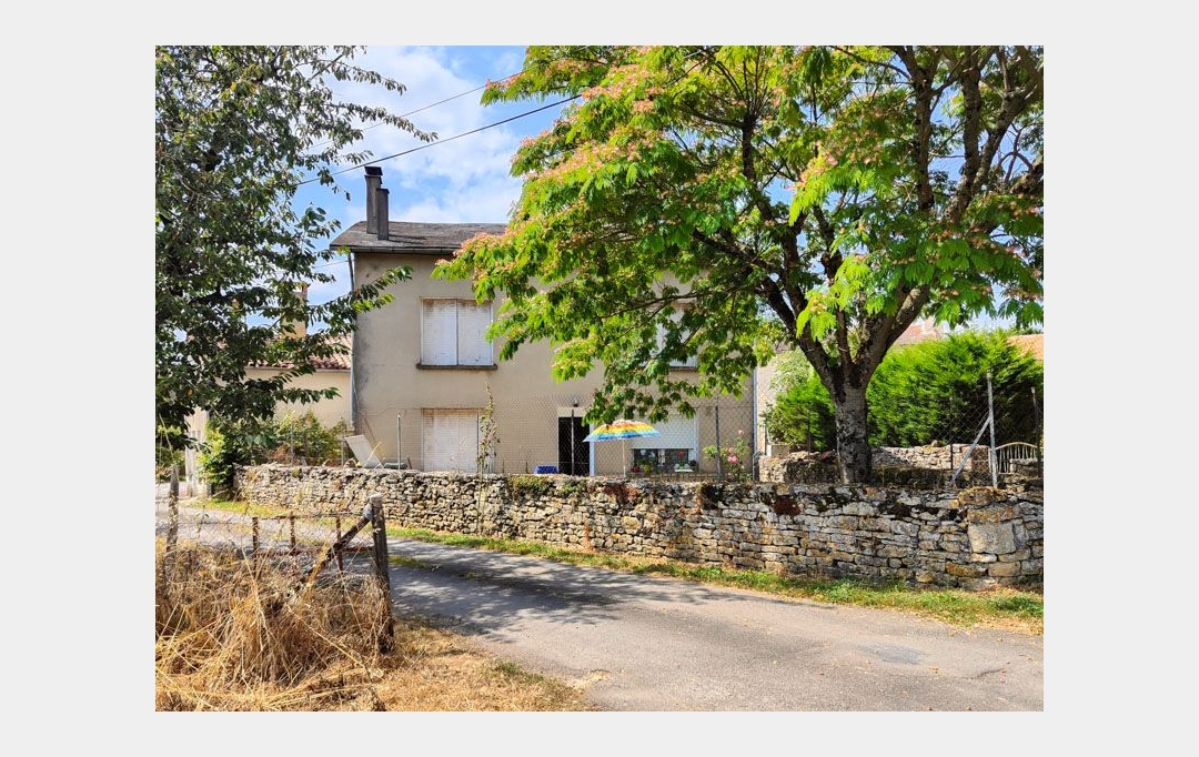 Agence Immobilière Berland Bennett : Maison / Villa | RUFFEC (16700) | 130 m2 | 107 900 € 