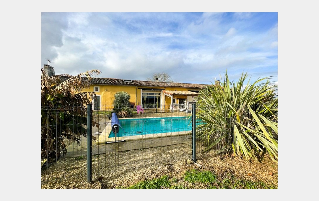 Agence Immobilière Berland Bennett : Maison / Villa | CIVRAY (86400) | 212 m2 | 252 000 € 