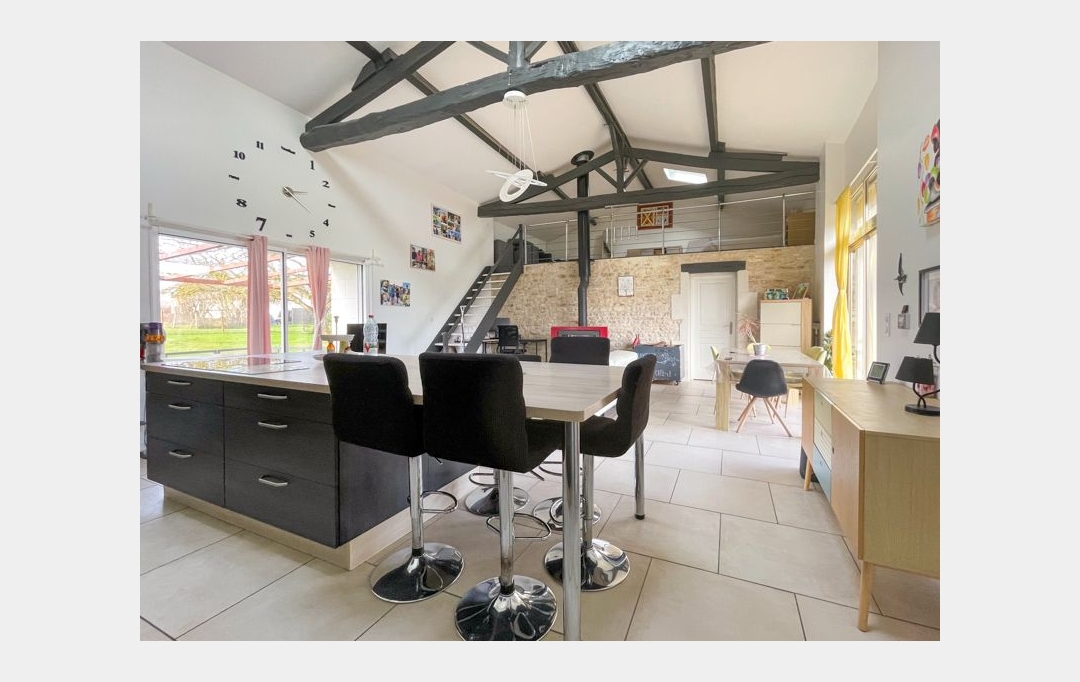 Agence Immobilière Berland Bennett : Maison / Villa | CIVRAY (86400) | 212 m2 | 252 000 € 