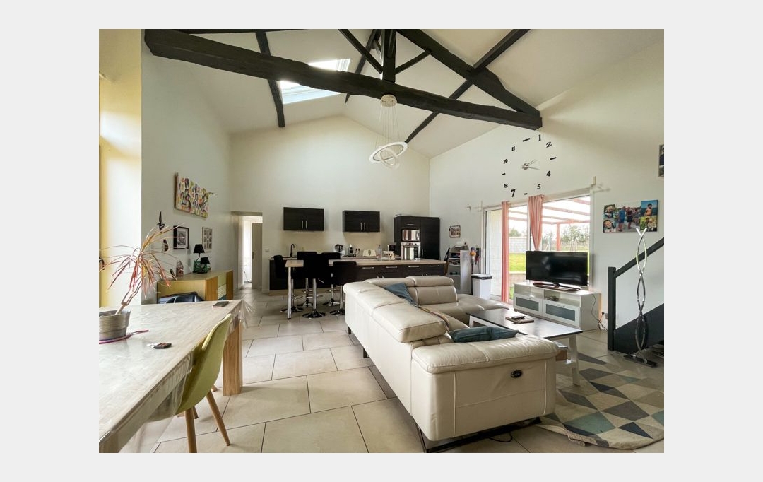 Agence Immobilière Berland Bennett : Maison / Villa | CIVRAY (86400) | 212 m2 | 252 000 € 