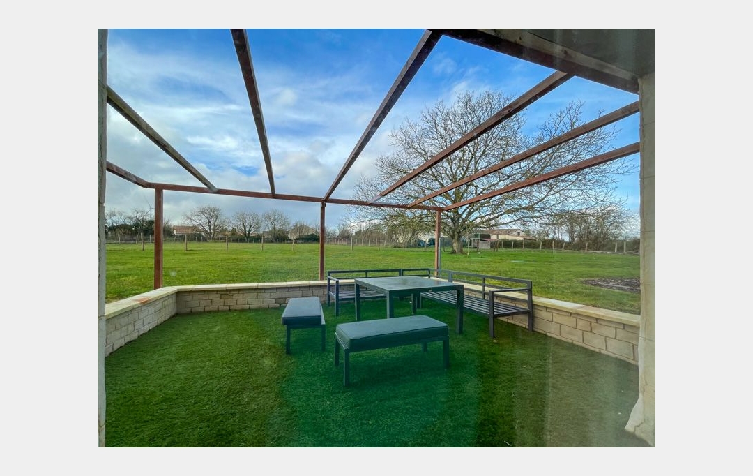 Agence Immobilière Berland Bennett : Maison / Villa | CIVRAY (86400) | 212 m2 | 252 000 € 