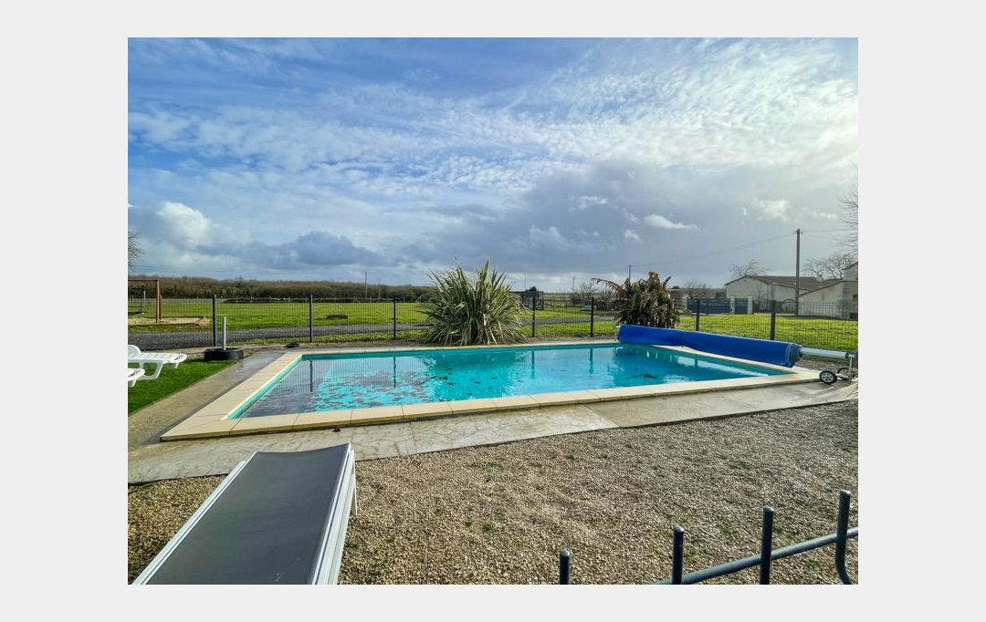 Agence Immobilière Berland Bennett : Maison / Villa | CIVRAY (86400) | 212 m2 | 252 000 € 