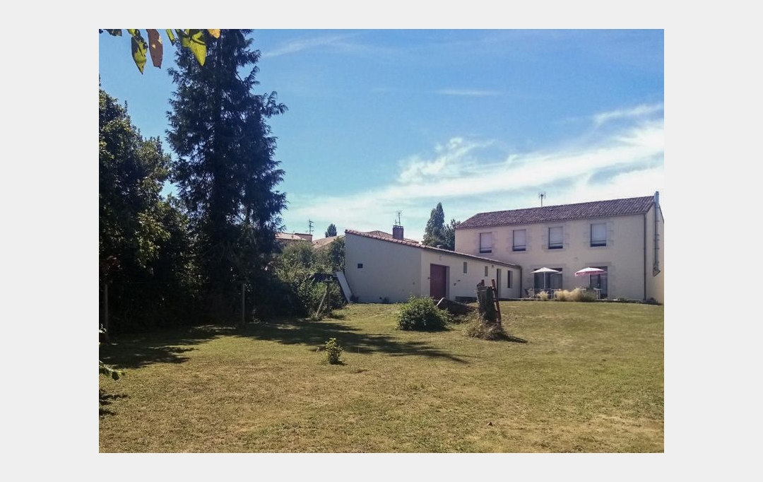 Agence Immobilière Berland Bennett : House | CHARROUX (86250) | 367 m2 | 171 600 € 