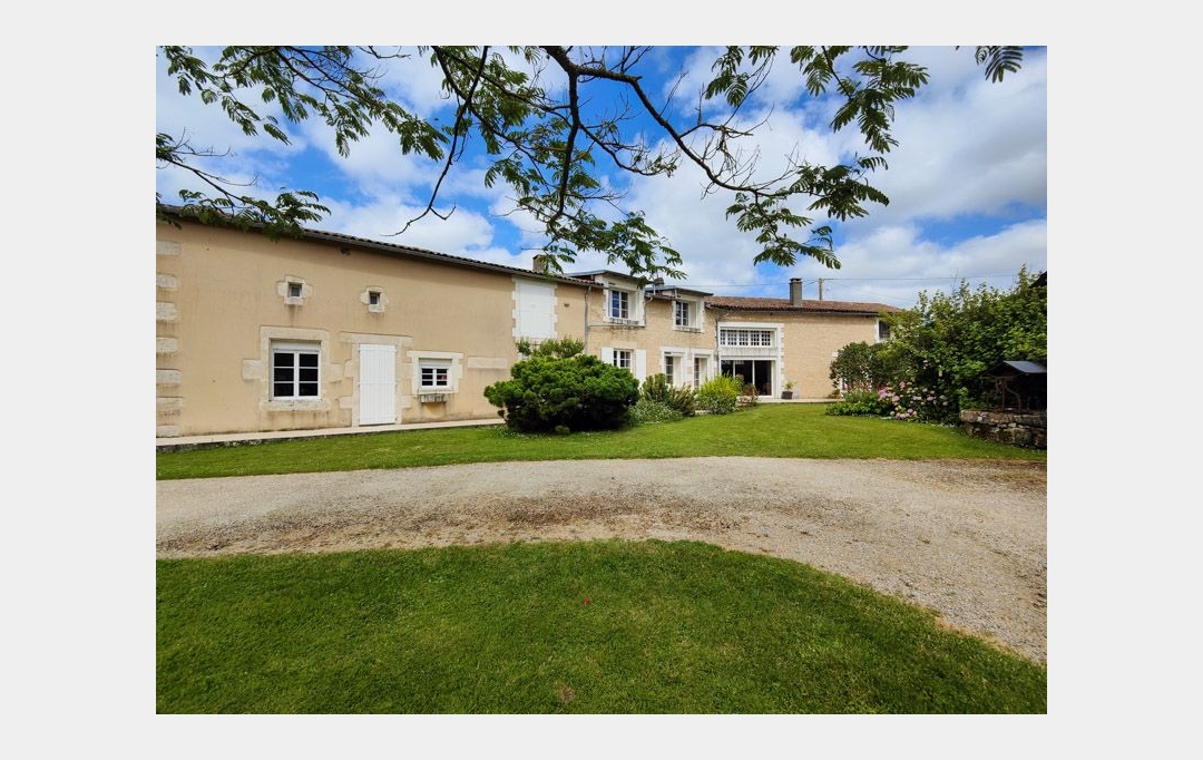 Agence Immobilière Berland Bennett : Maison / Villa | CIVRAY (86400) | 260 m2 | 265 000 € 