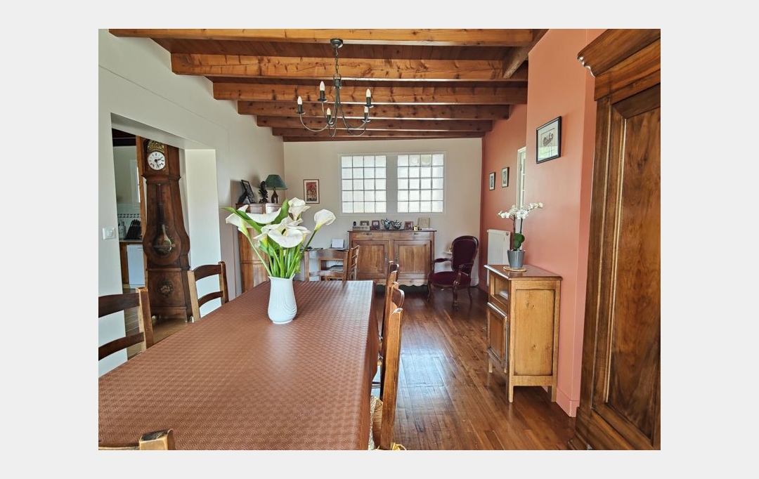 Agence Immobilière Berland Bennett : Maison / Villa | CIVRAY (86400) | 260 m2 | 265 000 € 