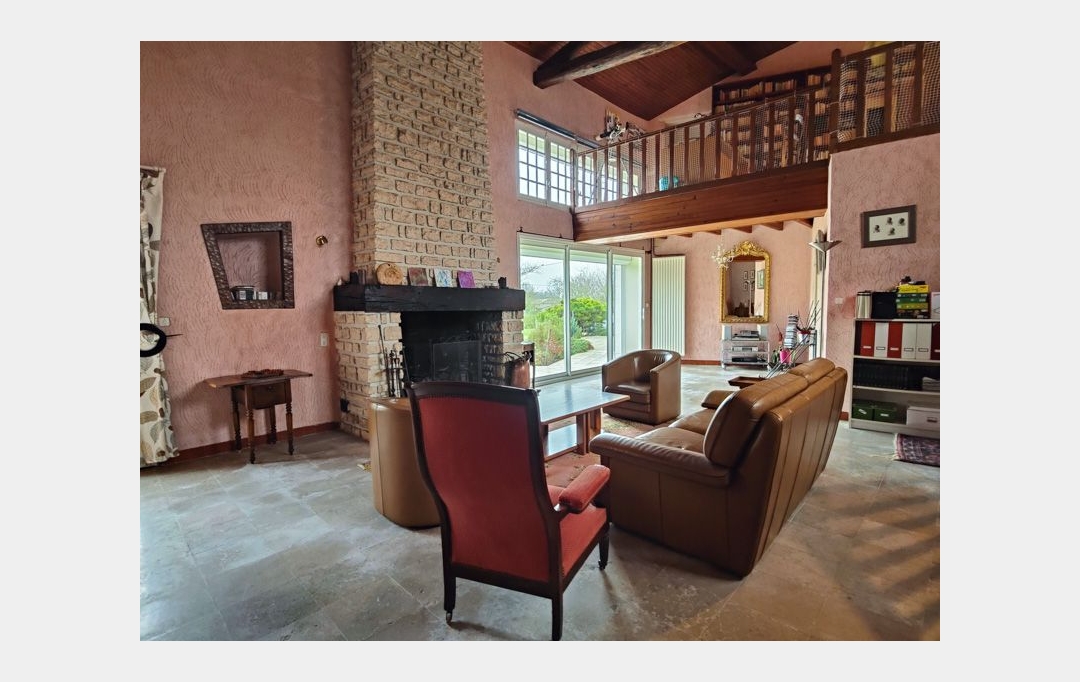 Agence Immobilière Berland Bennett : Maison / Villa | CIVRAY (86400) | 260 m2 | 265 000 € 
