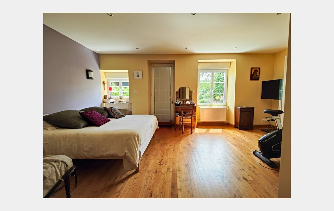 Agence Immobilière Berland Bennett : Maison / Villa | CIVRAY (86400) | 260 m2 | 265 000 € 