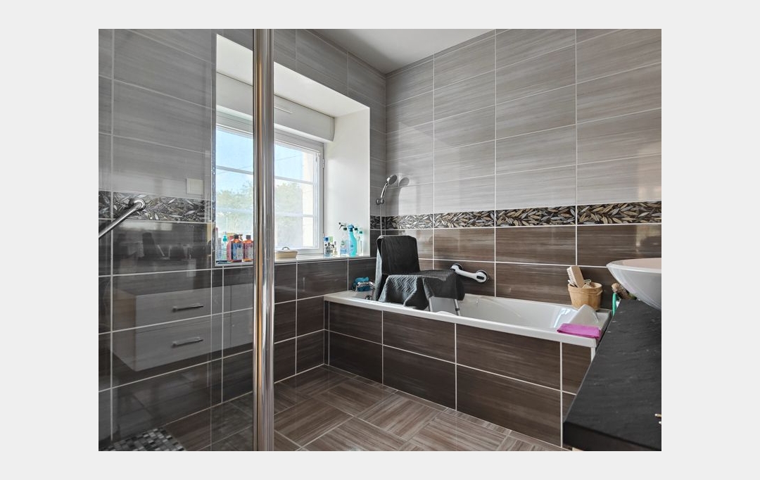 Agence Immobilière Berland Bennett : Maison / Villa | CIVRAY (86400) | 260 m2 | 265 000 € 