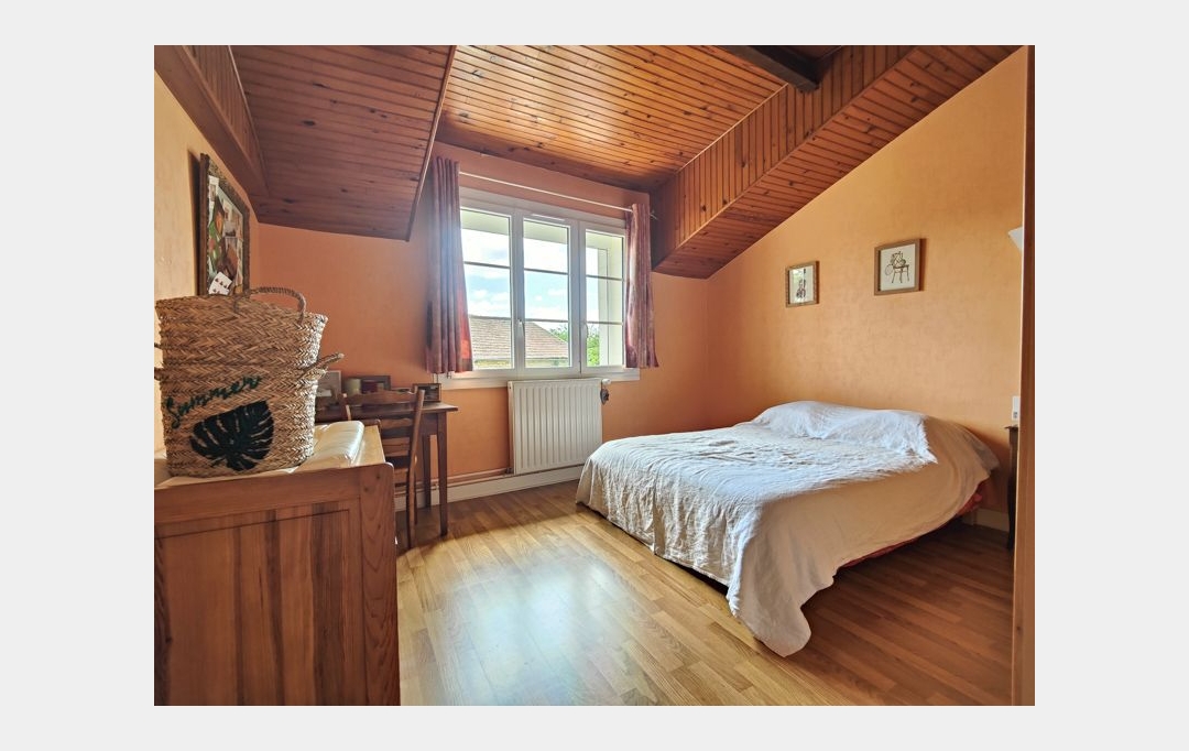 Agence Immobilière Berland Bennett : Maison / Villa | CIVRAY (86400) | 260 m2 | 265 000 € 
