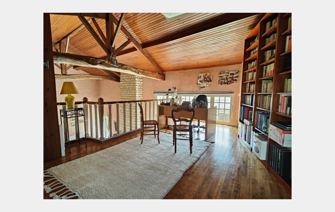 Agence Immobilière Berland Bennett : Maison / Villa | CIVRAY (86400) | 260 m2 | 265 000 € 