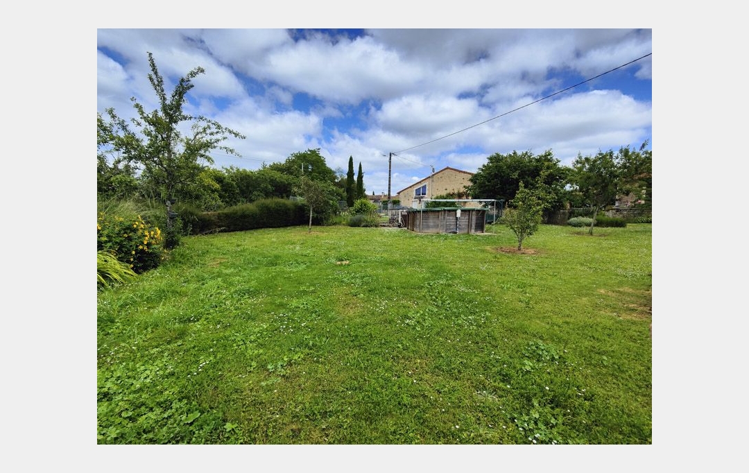 Agence Immobilière Berland Bennett : Maison / Villa | CIVRAY (86400) | 260 m2 | 265 000 € 
