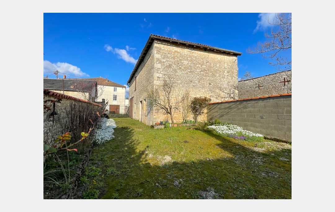 Agence Immobilière Berland Bennett : Maison / Villa | SAUZE-VAUSSAIS (79190) | 110 m2 | 82 500 € 