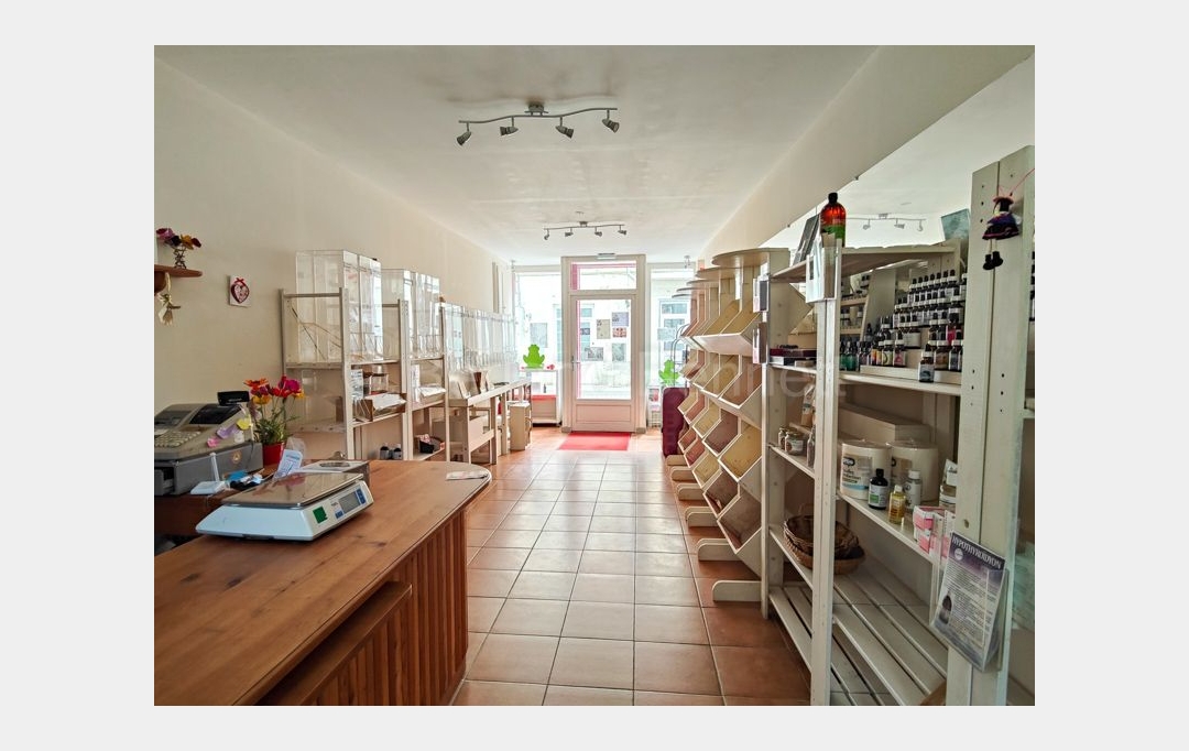Agence Immobilière Berland Bennett : Local / Bureau | SAUZE-VAUSSAIS (79190) | 117 m2 | 88 000 € 