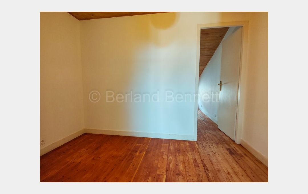Agence Immobilière Berland Bennett : Local / Bureau | SAUZE-VAUSSAIS (79190) | 117 m2 | 88 000 € 