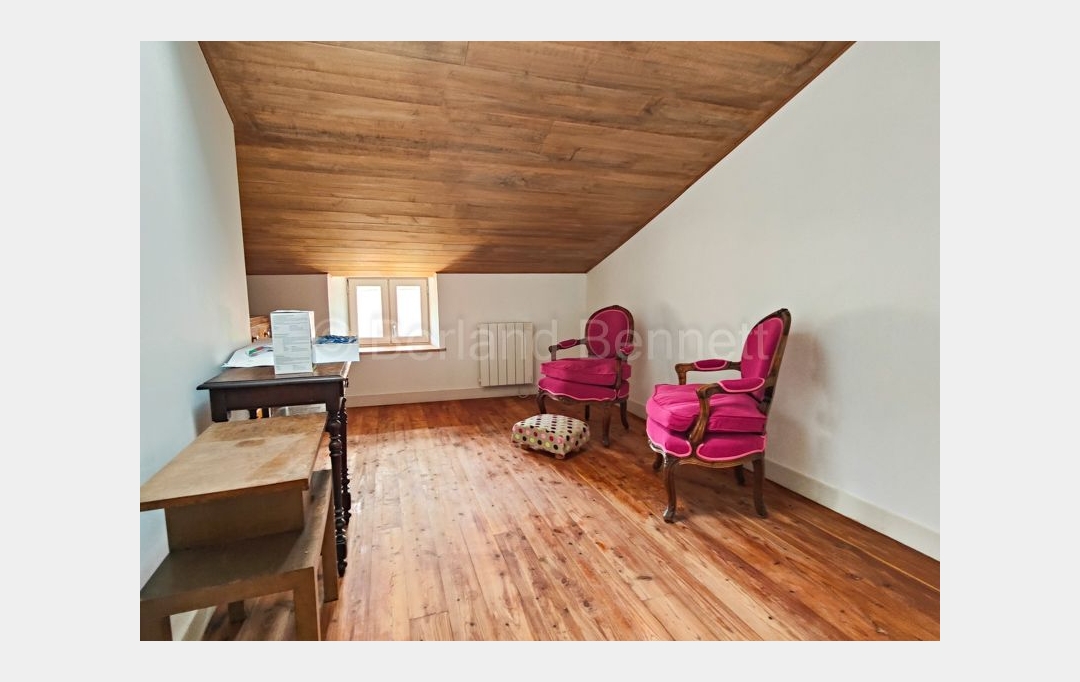 Agence Immobilière Berland Bennett : Local / Bureau | SAUZE-VAUSSAIS (79190) | 117 m2 | 88 000 € 