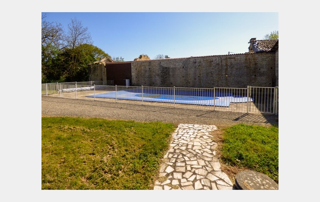 Agence Immobilière Berland Bennett : Maison / Villa | LA FORET-DE-TESSE (16240) | 190 m2 | 186 725 € 