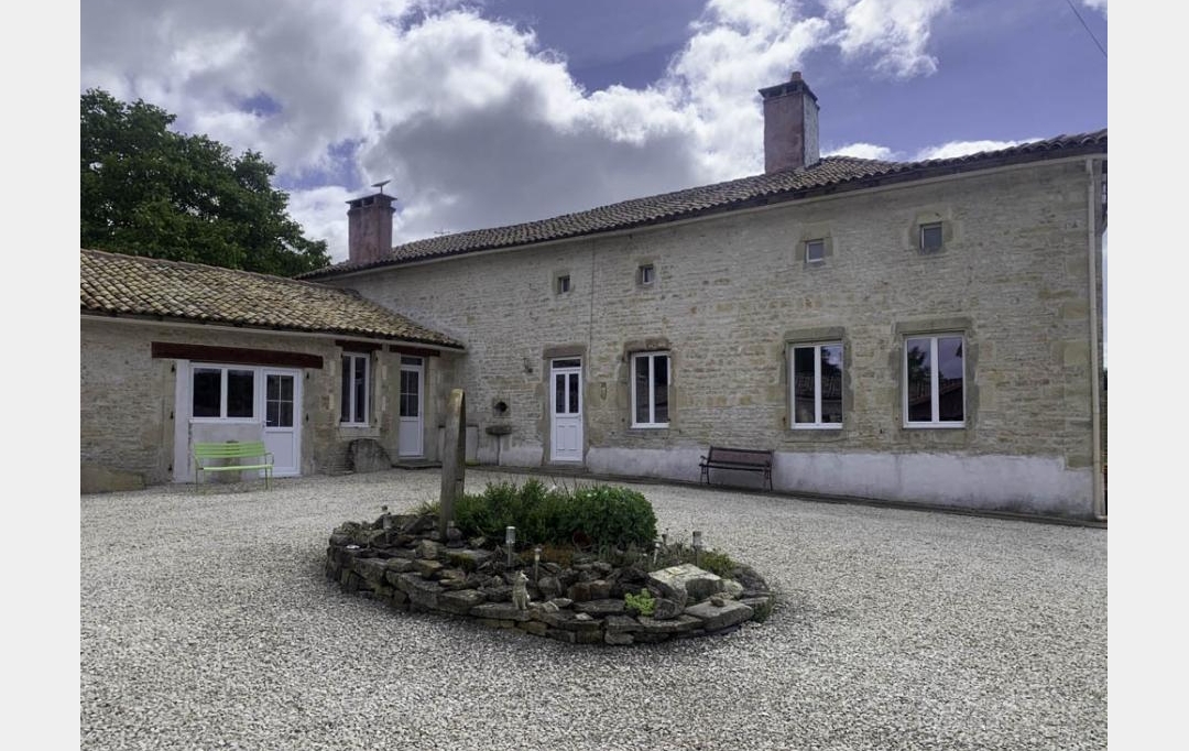 Agence Immobilière Berland Bennett : Maison / Villa | SAUZE-VAUSSAIS (79190) | 439 m2 | 390 350 € 