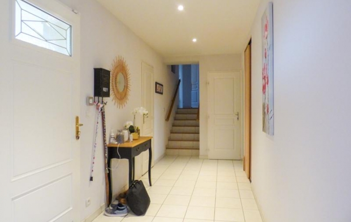 Agence Immobilière Berland Bennett : Appartement | SAUZE-VAUSSAIS (79190) | 155 m2 | 225 000 € 