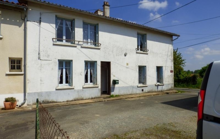 Maison RUFFEC 112 m2 77 490 € Maison RUFFEC 112 m2 77 490 €