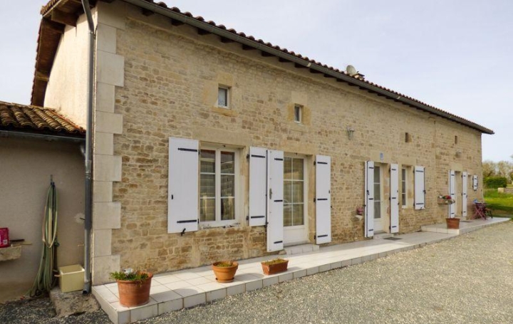 Maison CHEF-BOUTONNE 150 m2 186 725 € Maison CHEF-BOUTONNE 150 m2 186 725 €