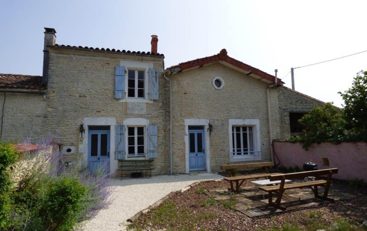Maison CHEF-BOUTONNE 162 m2 98 460 € Maison CHEF-BOUTONNE 162 m2 98 460 €