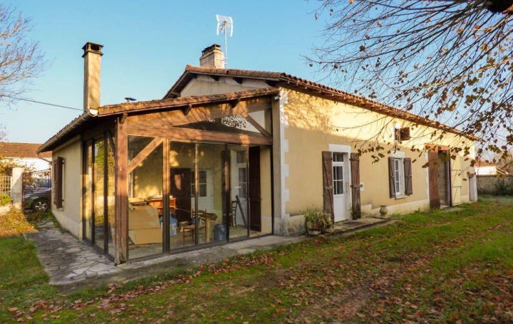 Maison de village CHEF-BOUTONNE 83 m2 98 460 € Maison de village CHEF-BOUTONNE 83 m2 98 460 €