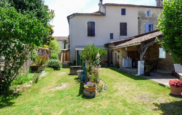 Maison   RUFFEC  280 m2 315 000 € 